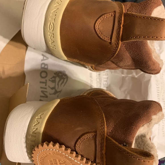 Brand new manitoba, size 7, waterproof, insulated boots. Perfect slip on boots. - Picture 7 of 8